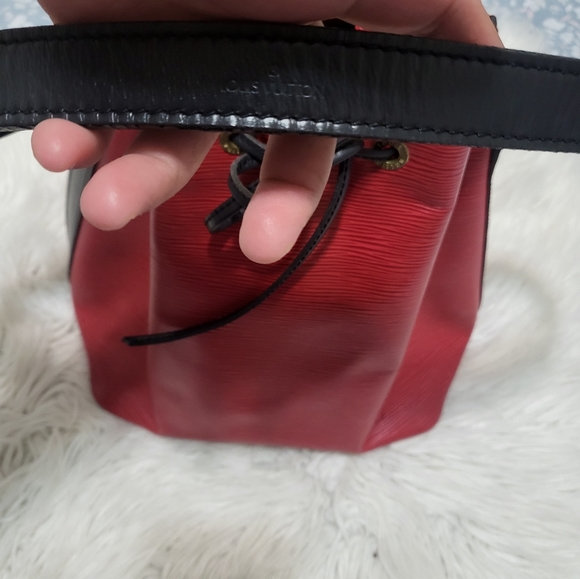 Louis Vuitton Epi Noe GM Bucket Bag Red/ Black - Picture 2 of 8